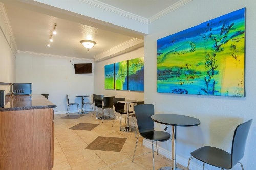 Super 8 by Wyndham Colorado Springs/Chestnut Street image 11