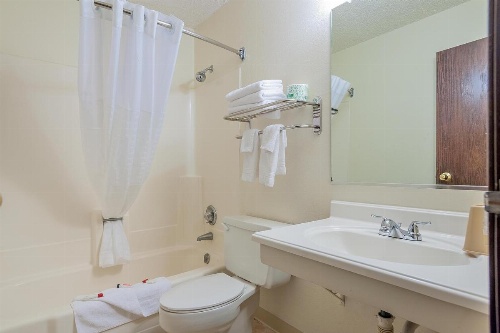 Super 8 by Wyndham Colorado Springs/Chestnut Street image 12