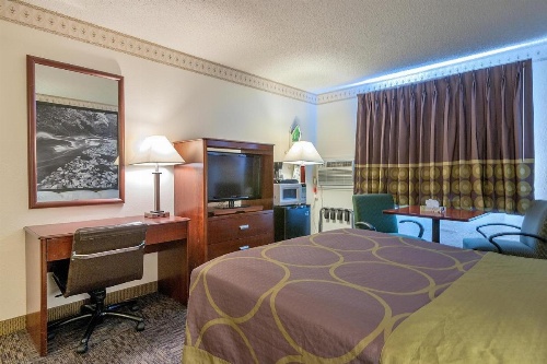 Super 8 by Wyndham Colorado Springs/Chestnut Street image 18