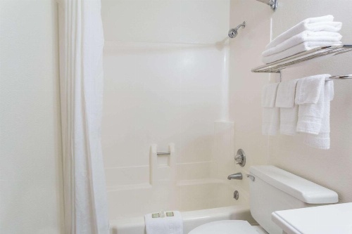 Super 8 by Wyndham Colorado Springs/Chestnut Street image 20