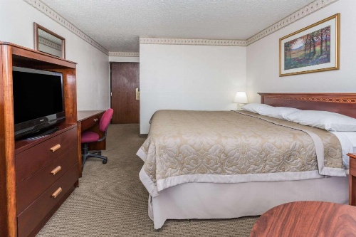 Super 8 by Wyndham Colorado Springs/Chestnut Street image 22