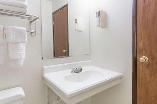 Super 8 by Wyndham Colorado Springs/Chestnut Street image 23