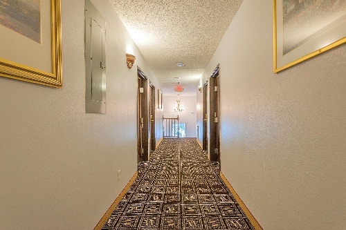 Super 8 by Wyndham Colorado Springs/Chestnut Street image 4