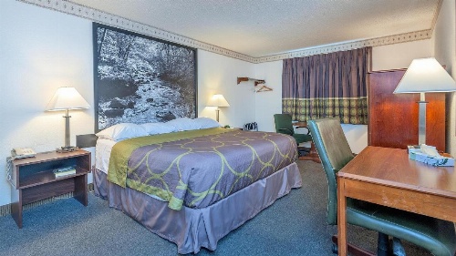 Super 8 by Wyndham Colorado Springs/Chestnut Street image 6