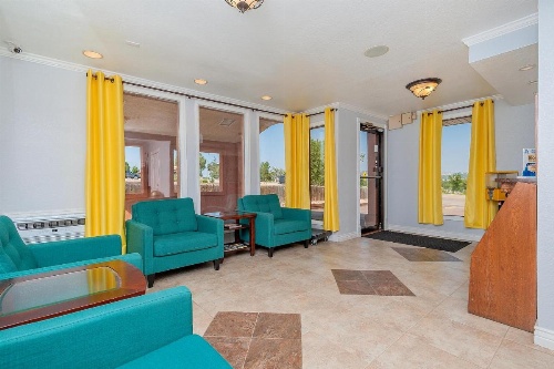 Super 8 by Wyndham Colorado Springs/Chestnut Street image 9